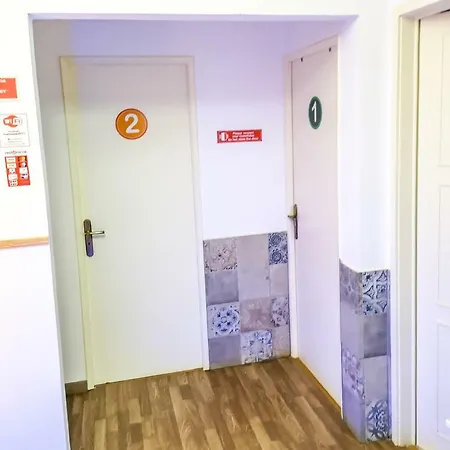 Hostel Live *